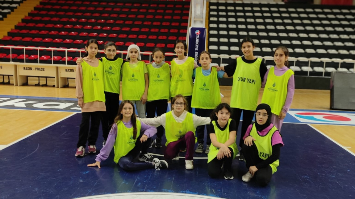 Geleneksel Çocuk Oyunları Kaleli Yakan Top Yıldız Kızlar Turnuvası